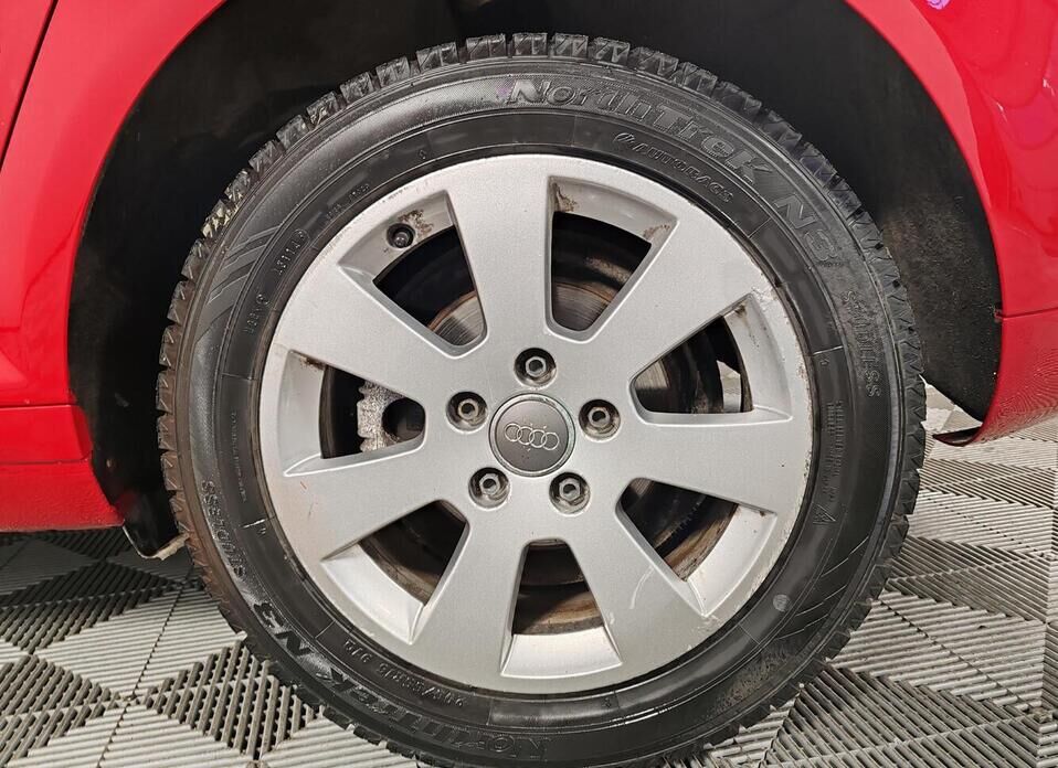 Audi A3, II (8P) Рестайлинг 1 1.6 AT (102 л.с.)