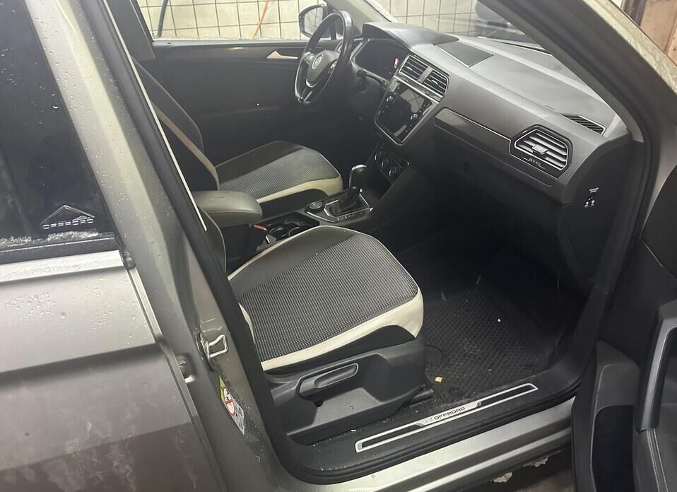 Volkswagen Tiguan, II 2.0d AMT (150 л.с.)