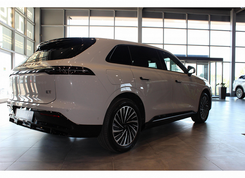 Exlantix ET 1.5hyb AT (469 л.с.) 4WD