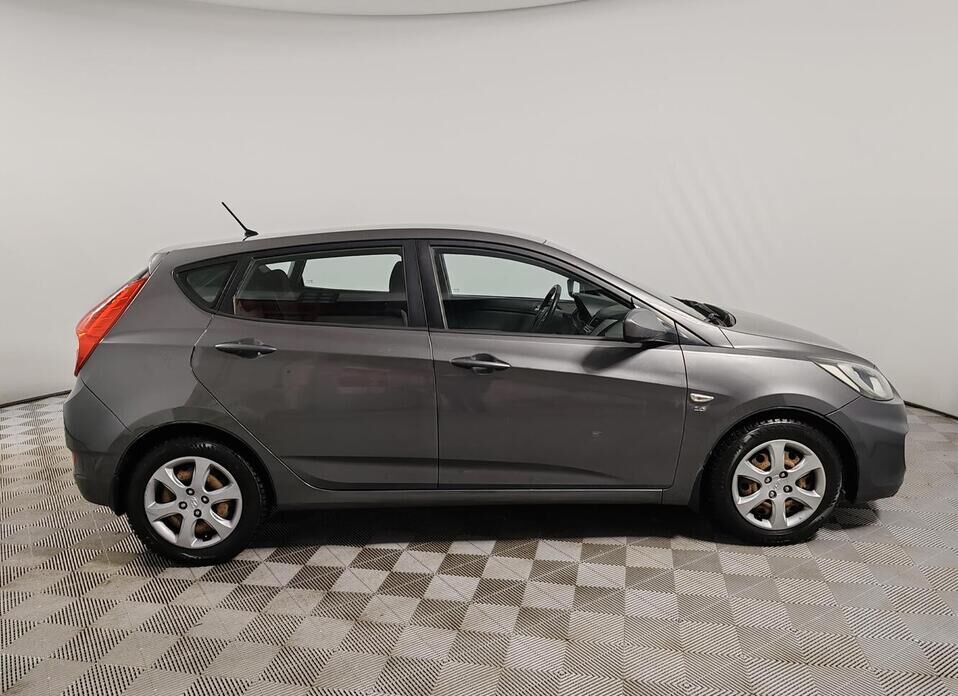 Hyundai Solaris, I 1.6 AT (123 л.с.)