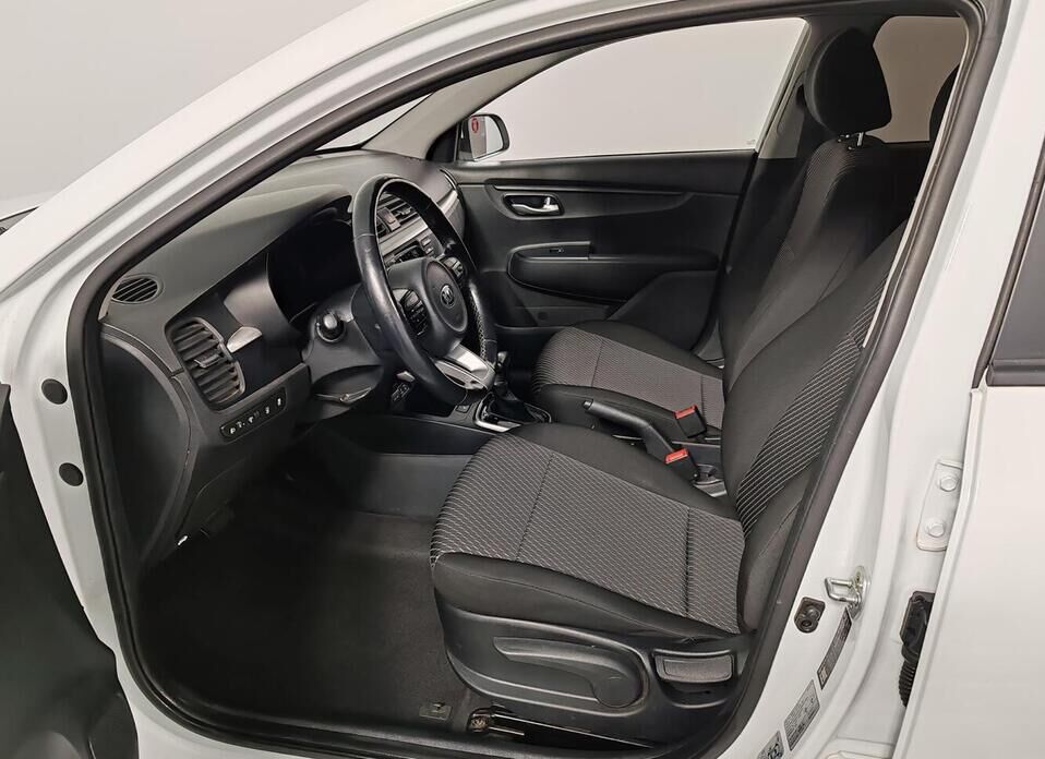 Kia Rio, IV X-Line 1.4 AT (100 л.с.)