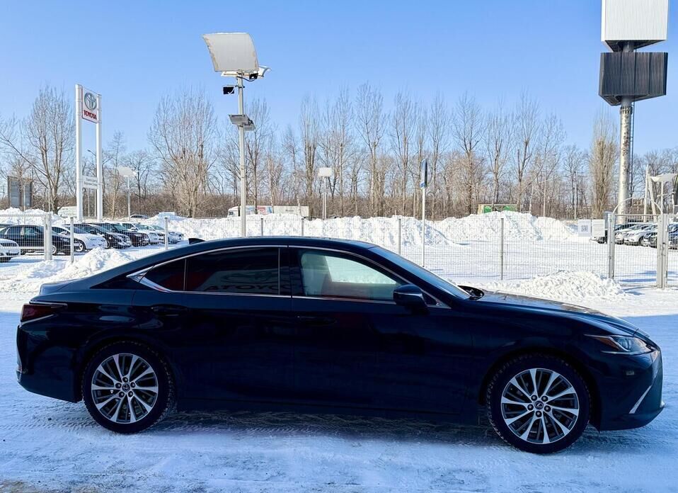 Lexus ES, VII 250 2.5 AT (200 л.с.)