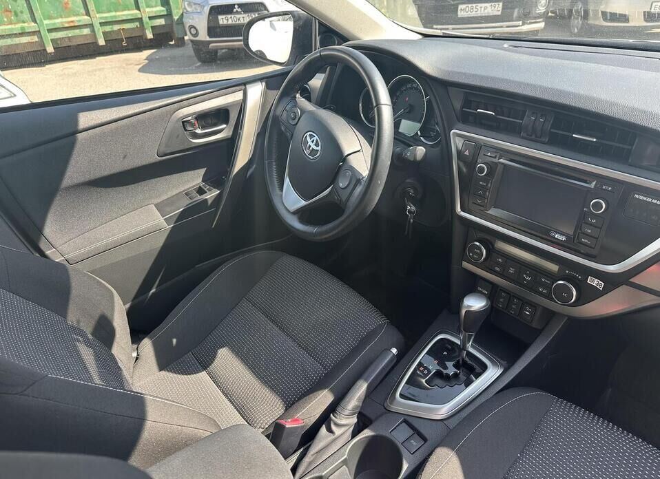 Toyota Auris 1.6 CVT (132 л.с.)