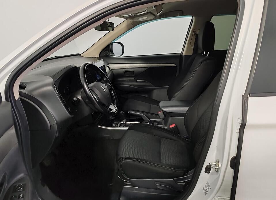 Mitsubishi Outlander, III Рестайлинг 2 2.0 CVT (146 л.с.) 4WD