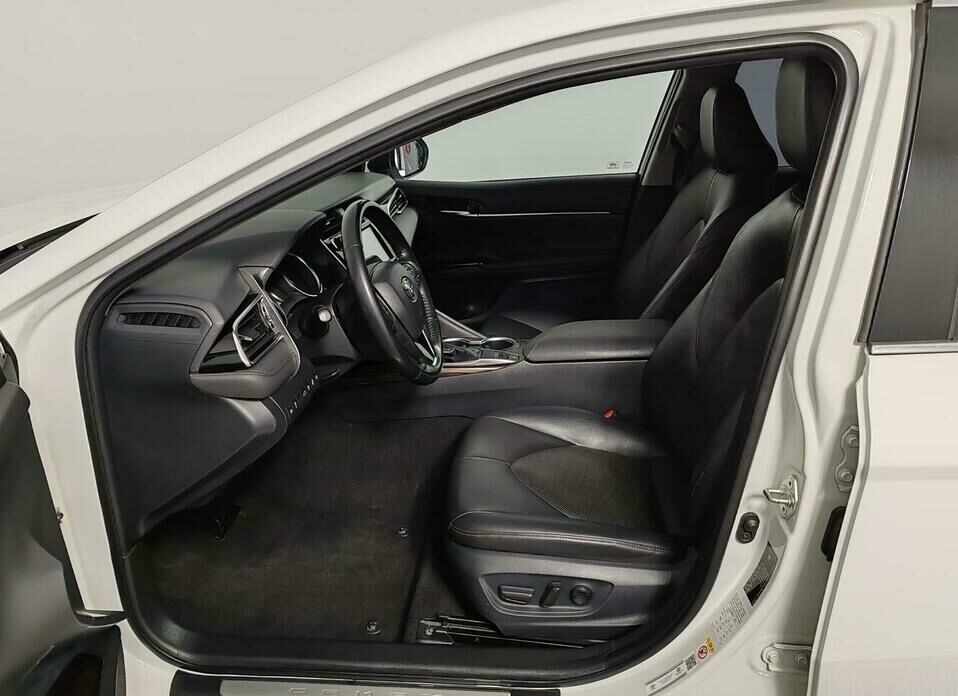 Toyota Camry 2.5 AT (181 л.с.)