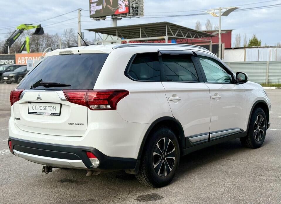 Mitsubishi Outlander, III Рестайлинг 2 2.4 CVT (167 л.с.) 4WD