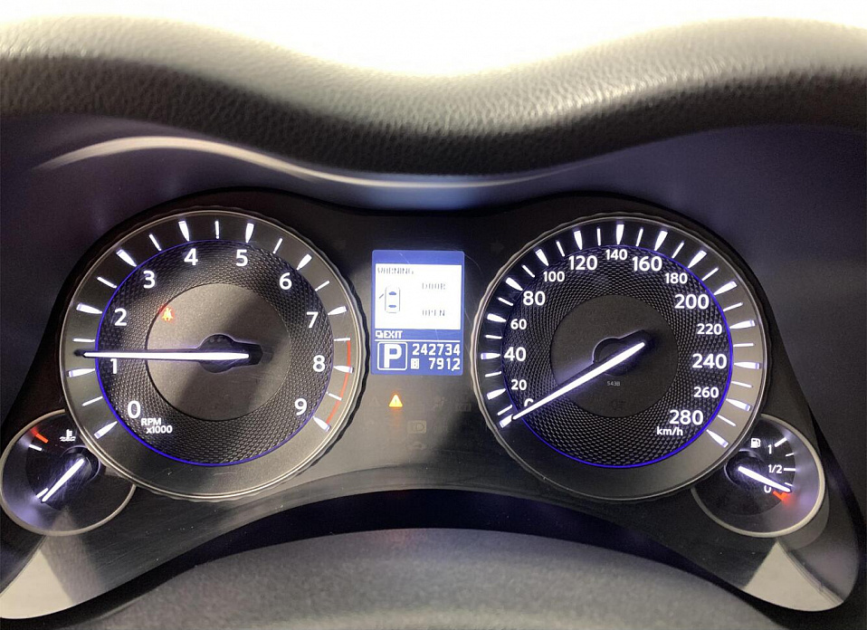 Infiniti Q70, I 3.7 AT (333 л.с.) 4WD