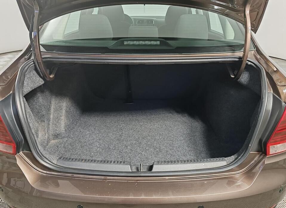 Volkswagen Polo, V Рестайлинг 1.6 AT (110 л.с.)