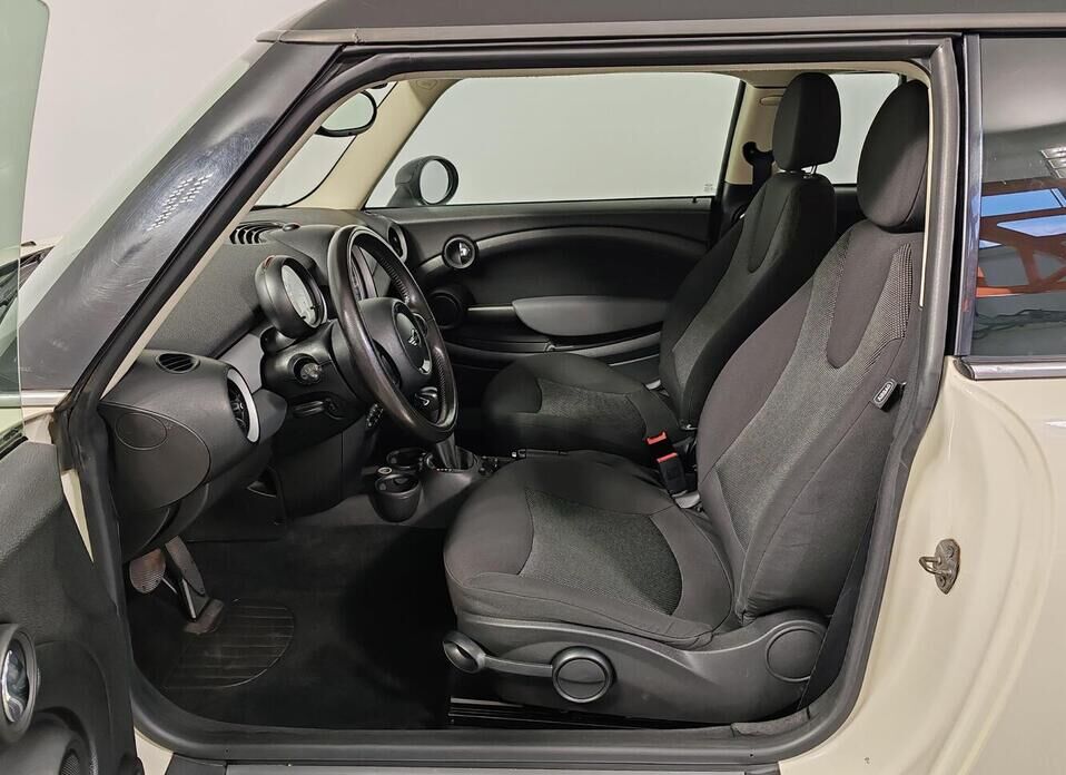 MINI Clubman, I Рестайлинг Cooper 1.6 AT (122 л.с.)