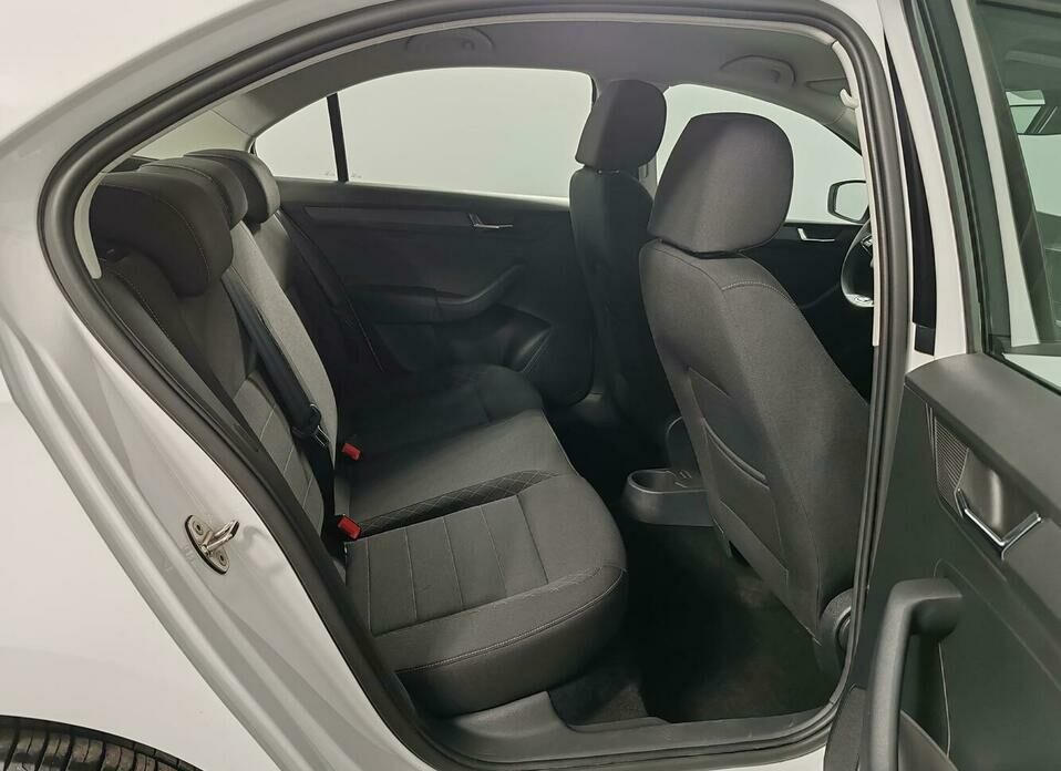 Skoda Rapid 1.6 AT (110 л.с.)