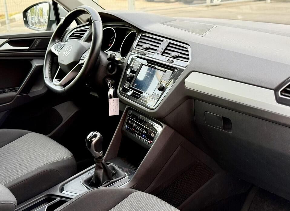 Volkswagen Tiguan, II Рестайлинг 1.4 MT (125 л.с.)