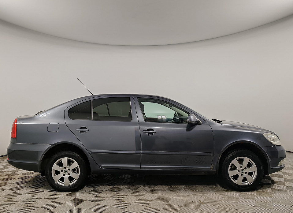 Skoda Octavia, II (A5) Рестайлинг 1.6 MT (102 л.с.)