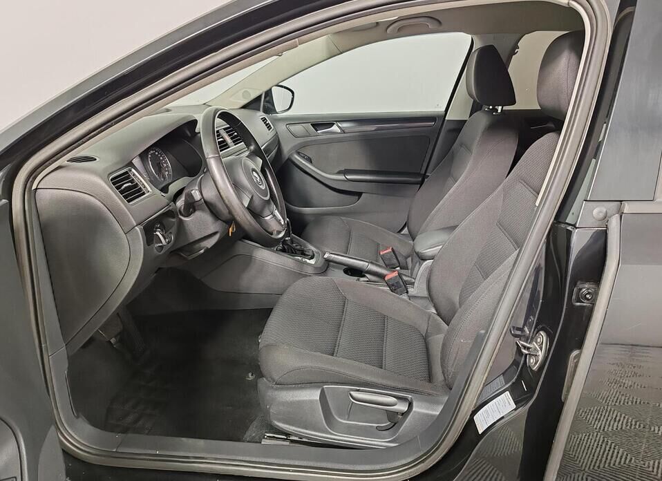 Volkswagen Jetta 1.6 AT (105 л.с.)
