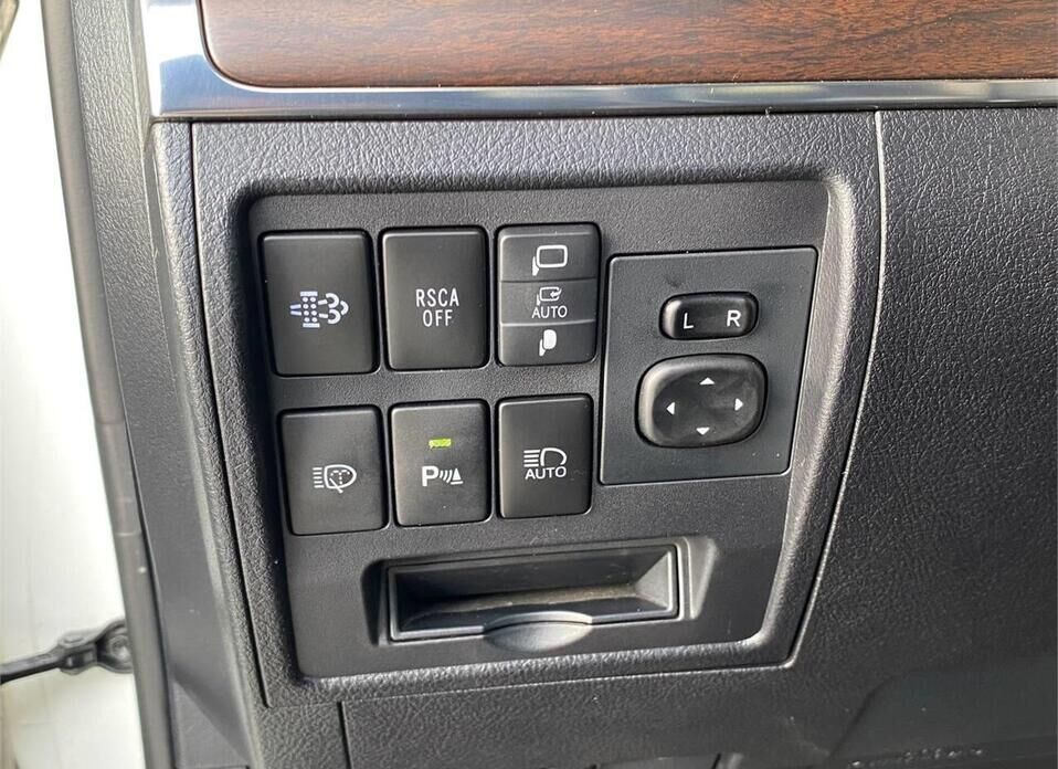 Toyota Land Cruiser, 200 Series Рестайлинг 2 4.5d AT (249 л.с.) 4WD