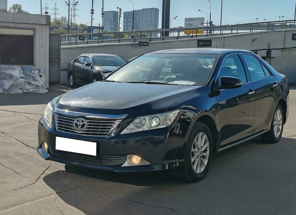 Toyota Camry 2.5 AT (181 л.с.)