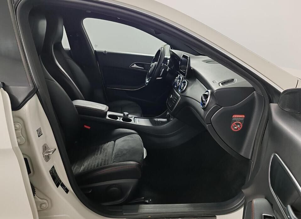 Mercedes-Benz CLA, I (C117, X117) 200 1.6 AMT (150 л.с.)