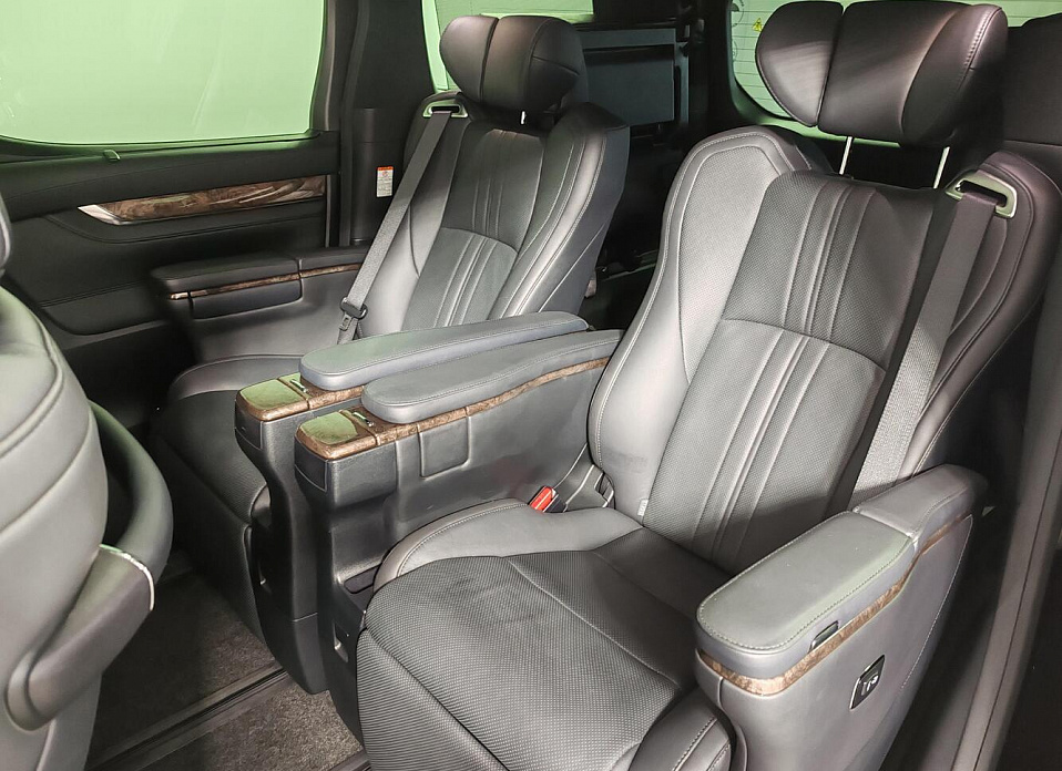 Toyota Alphard, III Рестайлинг 3.5 AT (300 л.с.)