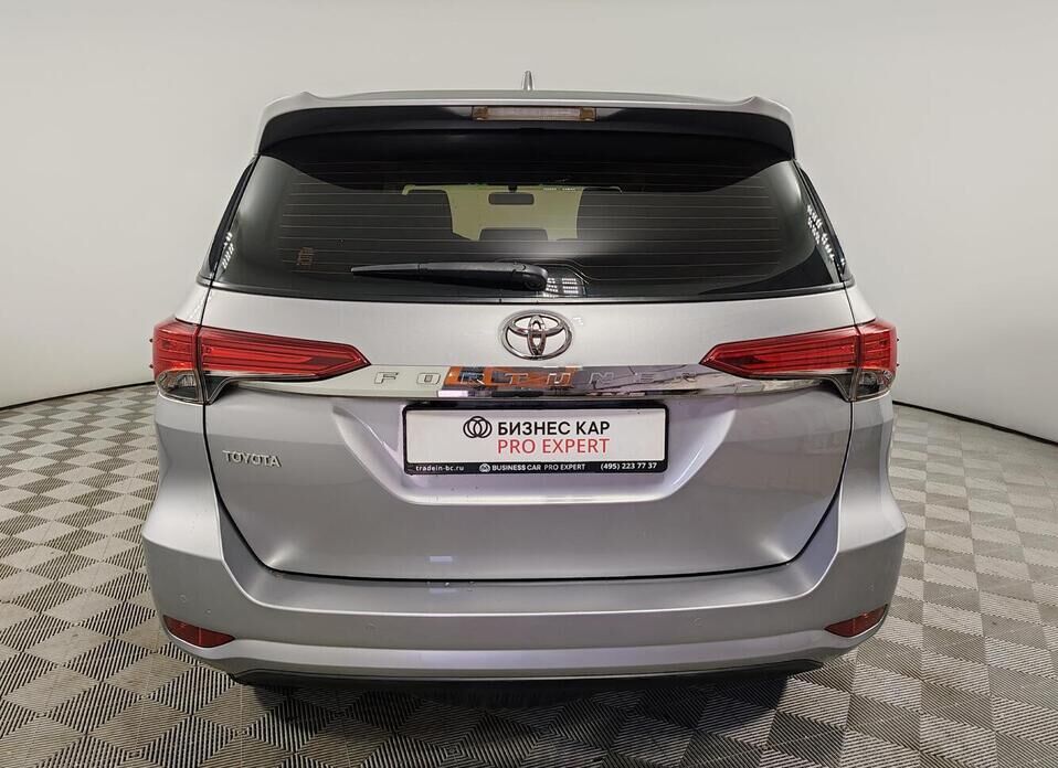 Toyota Fortuner, II Рестайлинг 2.8d AT (200 л.с.) 4WD