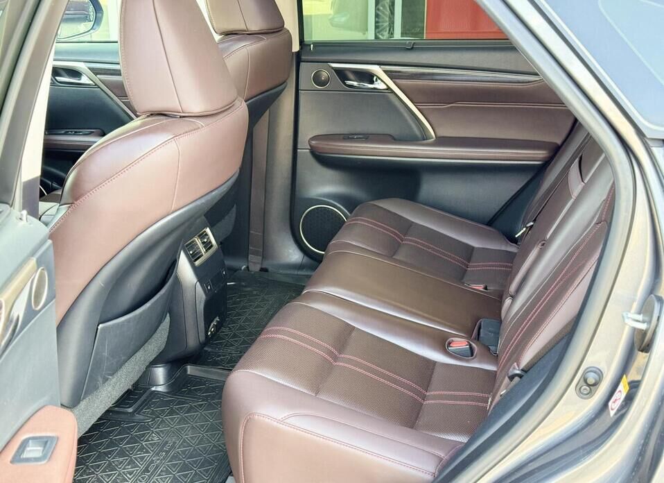 Lexus RX, IV Рестайлинг 300 2.0 AT (238 л.с.) 4WD