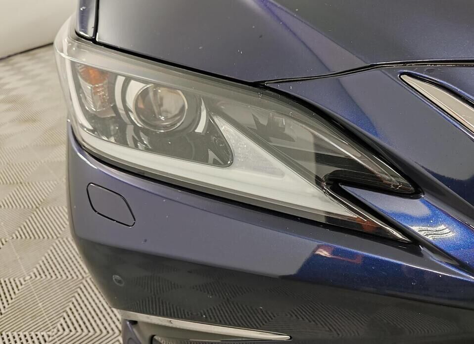 Lexus ES 250 2.5 AT (200 л.с.)