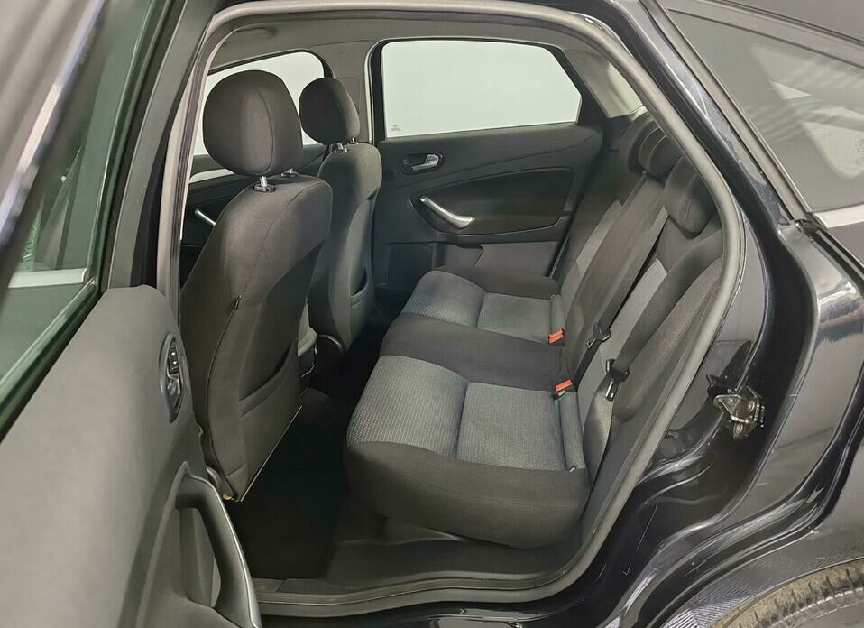 Ford Mondeo 2.0 MT (145 л.с.)