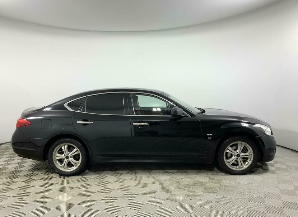 Infiniti Q70 3.7 AT (333 л.с.) 4WD