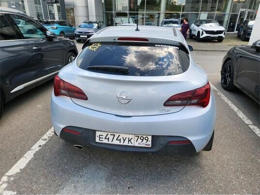 Opel Astra, 2011&nbsp;г., 173&nbsp;132&nbsp;км