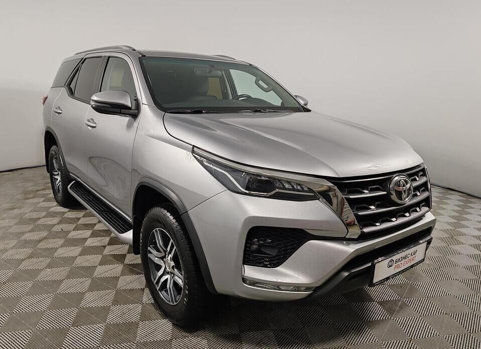 Toyota Fortuner, II Рестайлинг 2.8d AT (200 л.с.) 4WD