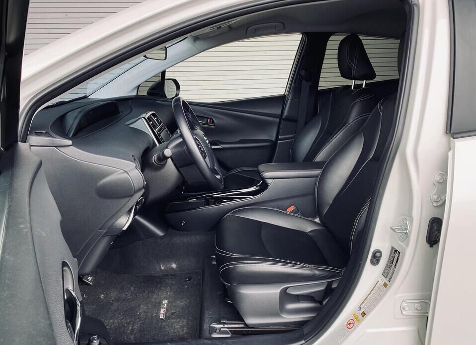 Toyota Prius, IV Рестайлинг (XW50) 1.8hyb AT (98 л.с.)