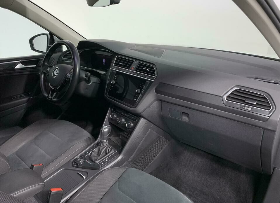 Volkswagen Tiguan 2.0 AMT (180 л.с.) 4WD