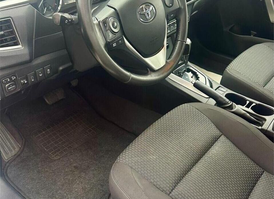 Toyota Corolla, XI (E160, E170, E180) 1.6 CVT (122 л.с.)