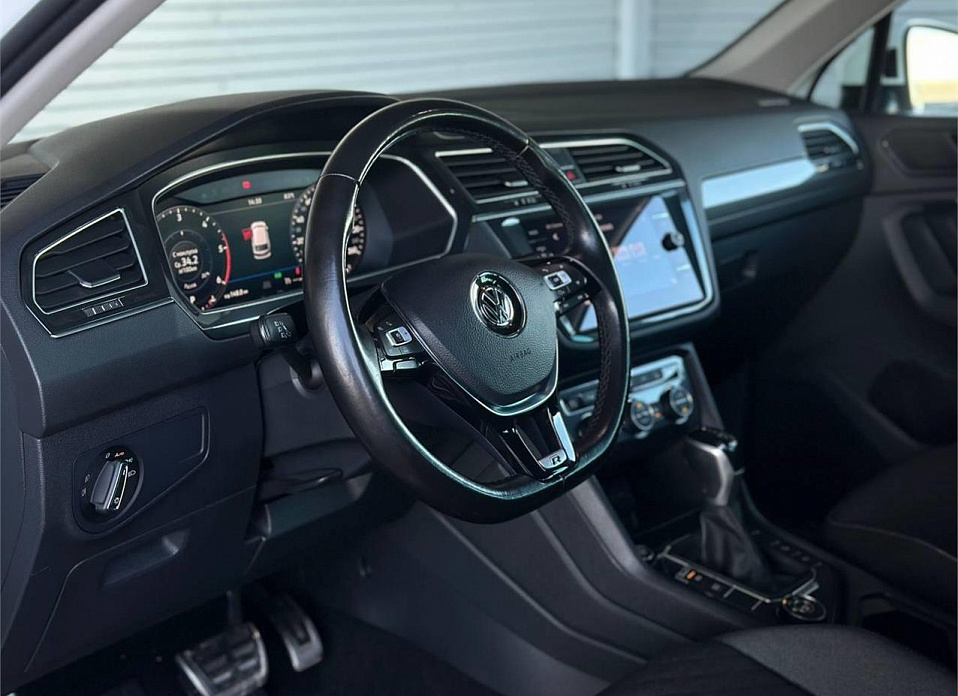 Volkswagen Tiguan, II 2.0d MT (150 л.с.) 4WD