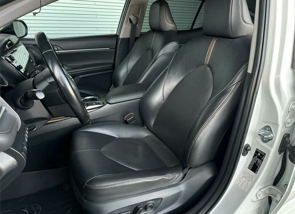 Toyota Camry 2.5 AT (181 л.с.)