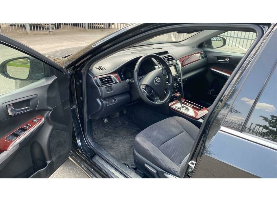 Toyota Camry 2.5 AT (181 л.с.)