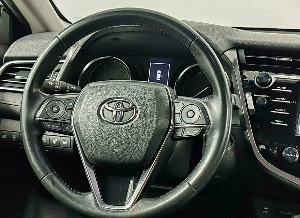Toyota Camry 2.5 AT (181 л.с.)