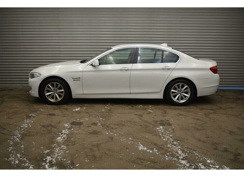 BMW 5 серии 520i 2.0 AT (184 л.с.)