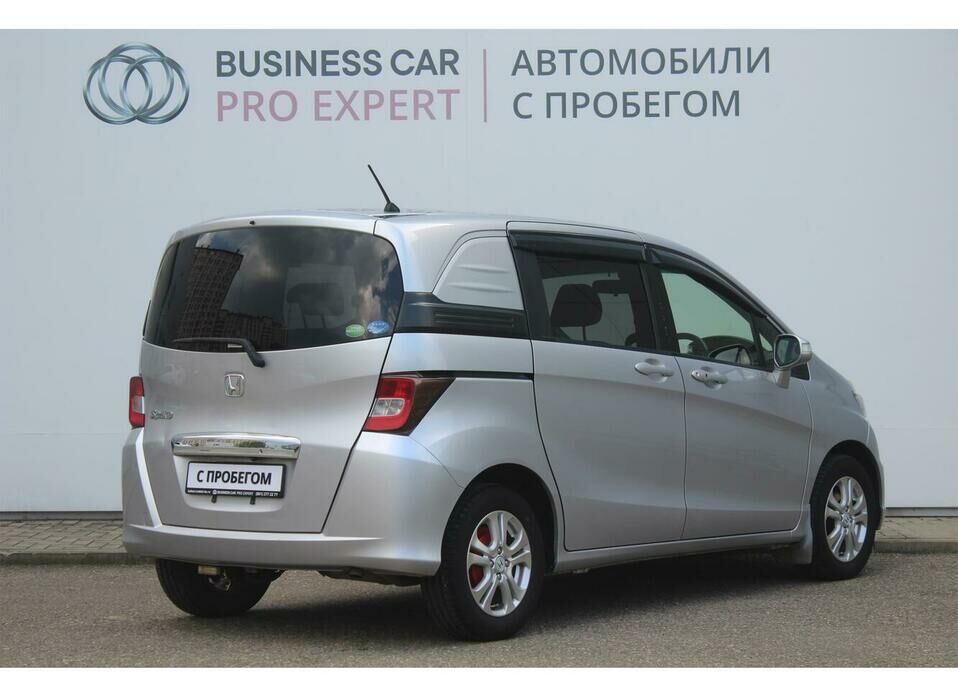 Honda Freed Spike 1.5 CVT (118 л.с.)