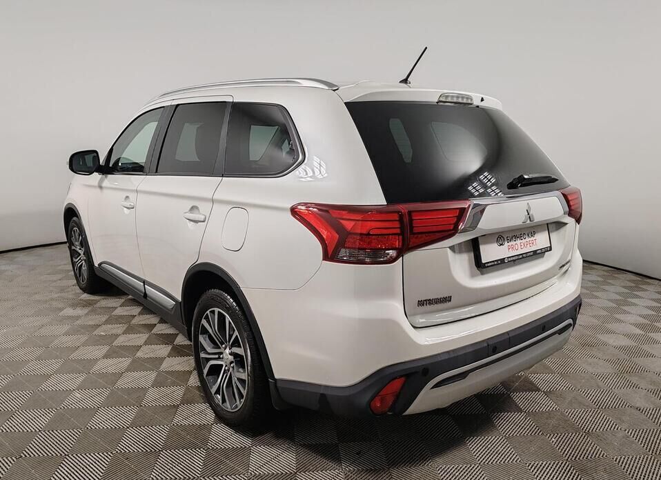 Mitsubishi Outlander, III Рестайлинг 2 2.0 CVT (146 л.с.) 4WD