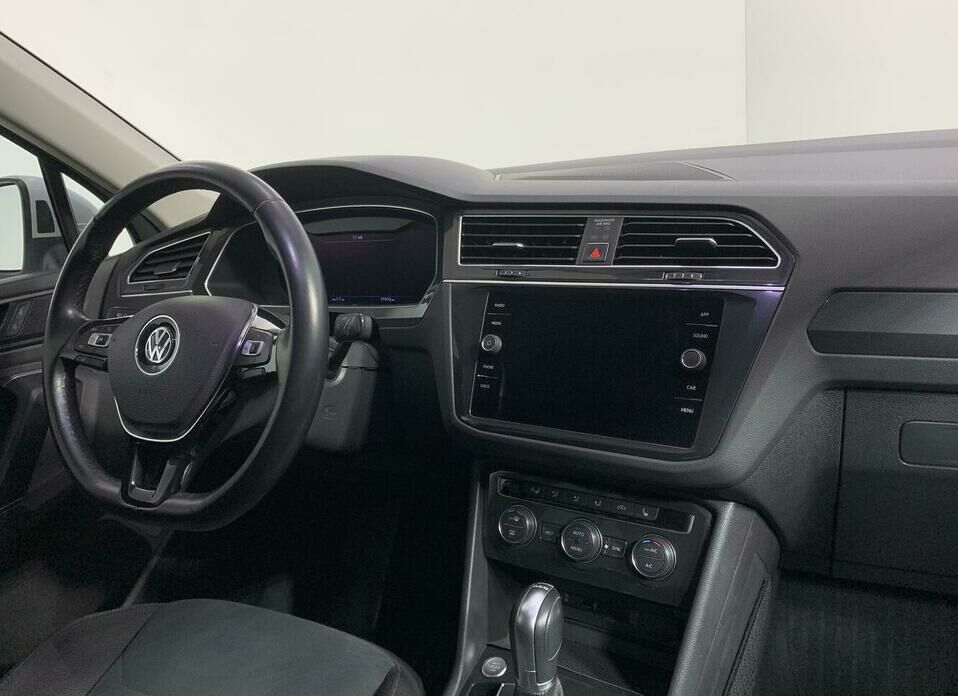 Volkswagen Tiguan 2.0 AMT (180 л.с.) 4WD