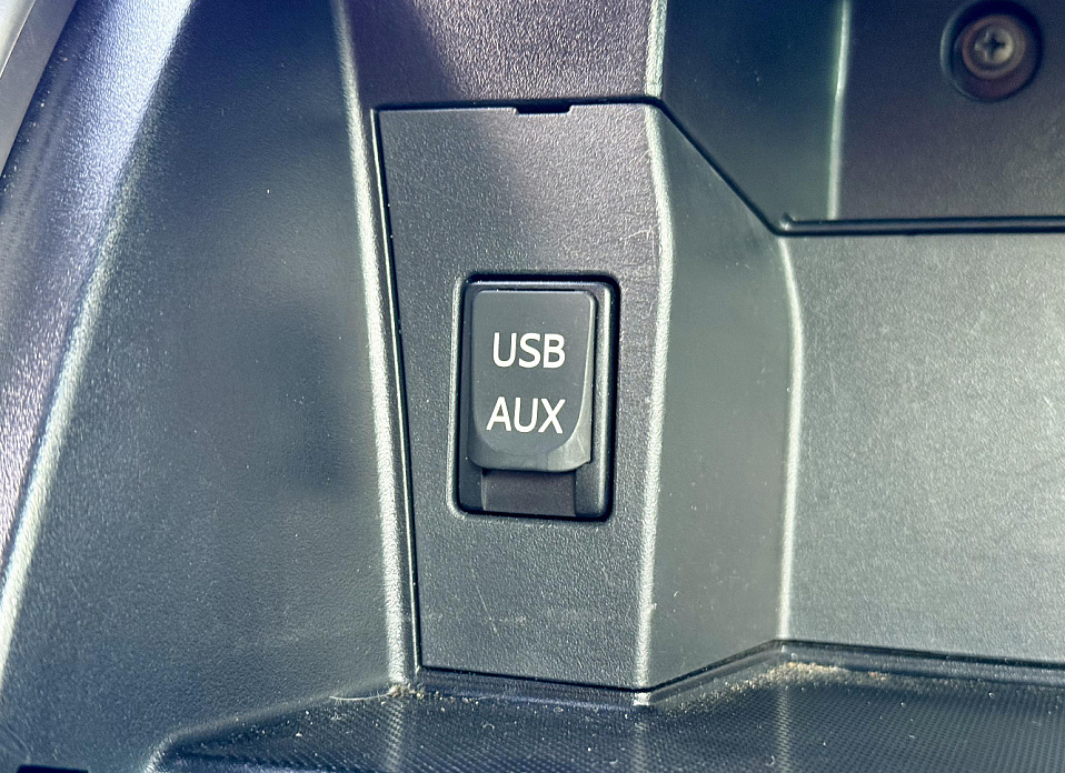 Toyota Auris, I Рестайлинг 1.6 MT (132 л.с.)