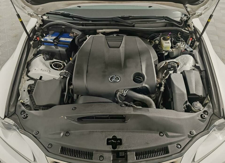 Lexus IS 250 2.5 AT (208 л.с.)
