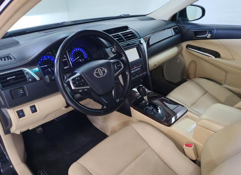 Toyota Camry 2.5 AT (181 л.с.)