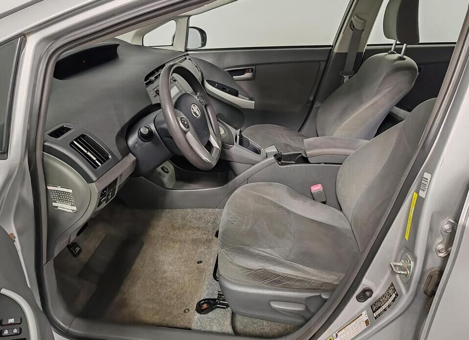 Toyota Prius, III (XW30) 1.8hyb AT (99 л.с.)