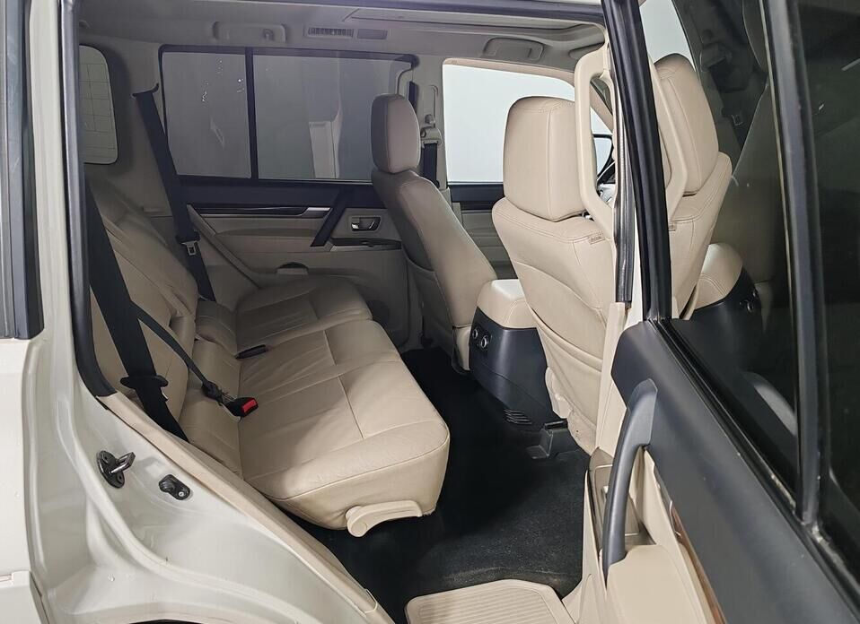 Mitsubishi Pajero, IV Рестайлинг 1 3.2d AT (200 л.с.) 4WD