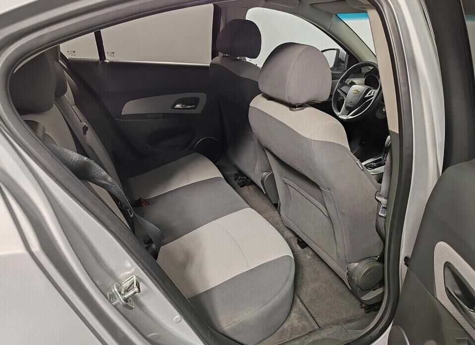 Chevrolet Cruze 1.6 AT (109 л.с.)