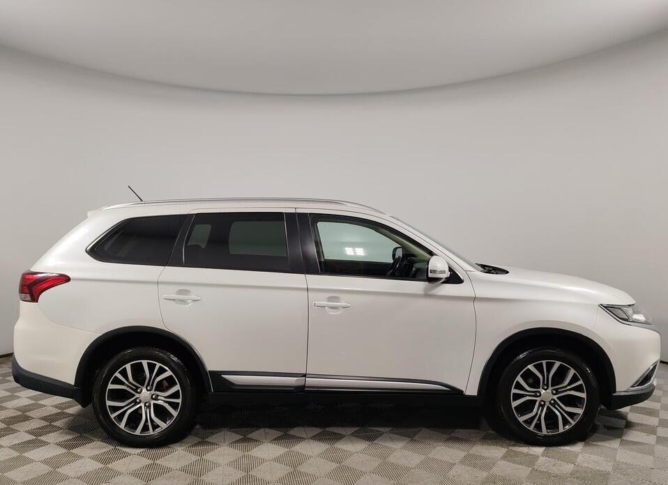 Mitsubishi Outlander, III Рестайлинг 2 2.0 CVT (146 л.с.) 4WD