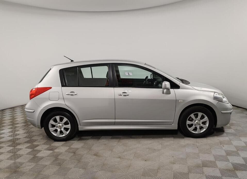 Nissan Tiida 1.6 AT (110 л.с.)