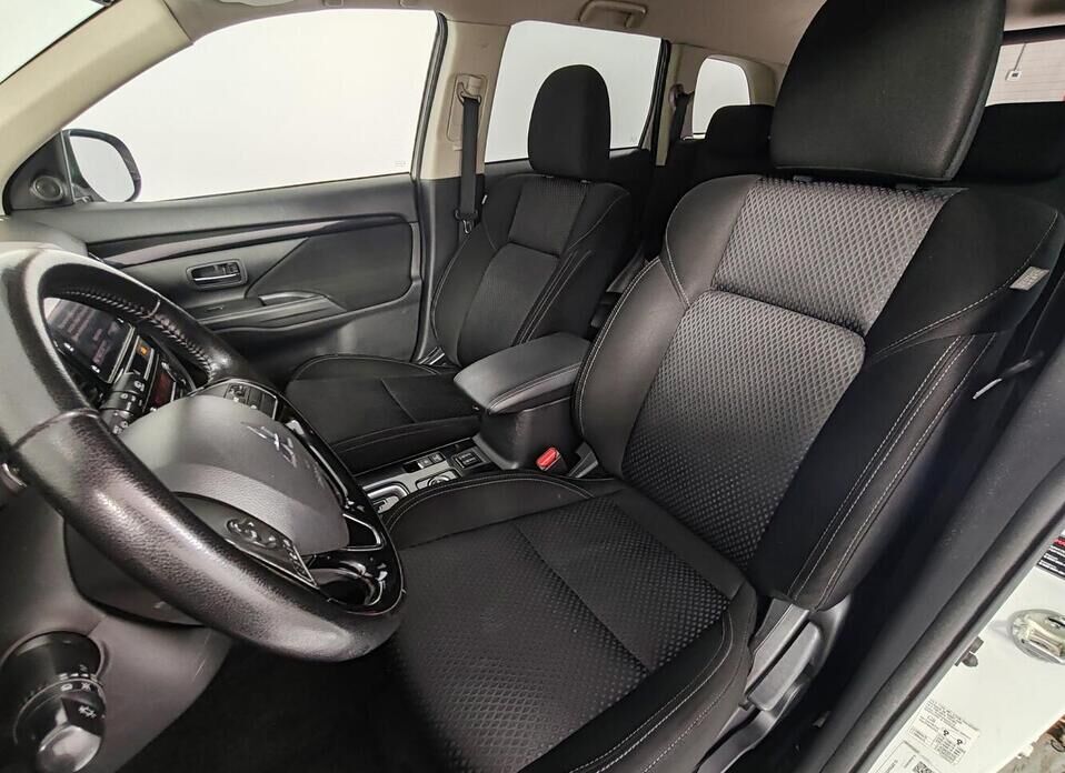 Mitsubishi Outlander, III Рестайлинг 2 2.0 CVT (146 л.с.) 4WD
