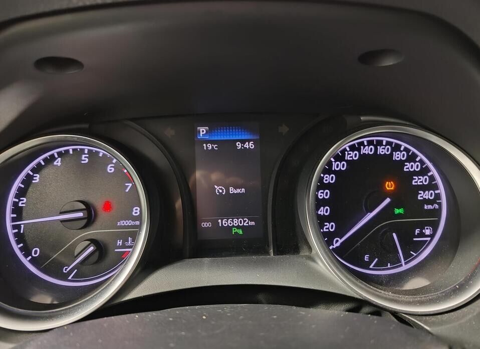 Toyota Camry 2.5 AT (181 л.с.)