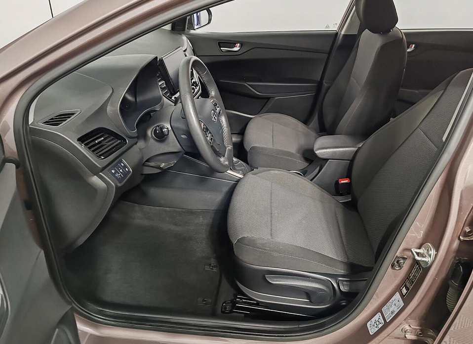 Hyundai Solaris, II Рестайлинг 1.6 MT (123 л.с.)